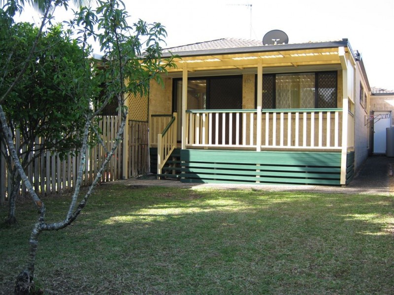 2/24 Terrigal Crescent, Southport QLD 4215