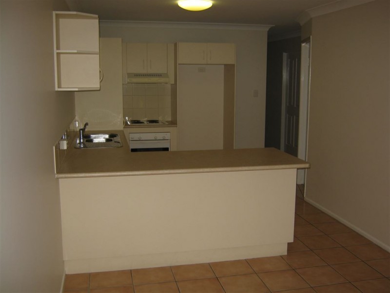 2/24 Terrigal Crescent, Southport QLD 4215