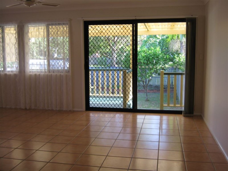 2/24 Terrigal Crescent, Southport QLD 4215