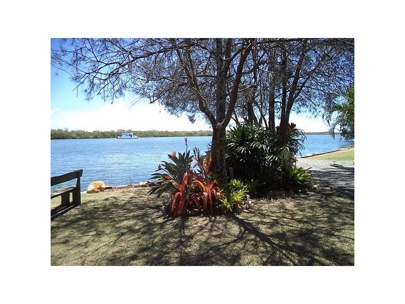 69/11 The Esplanade, Coombabah QLD 4216