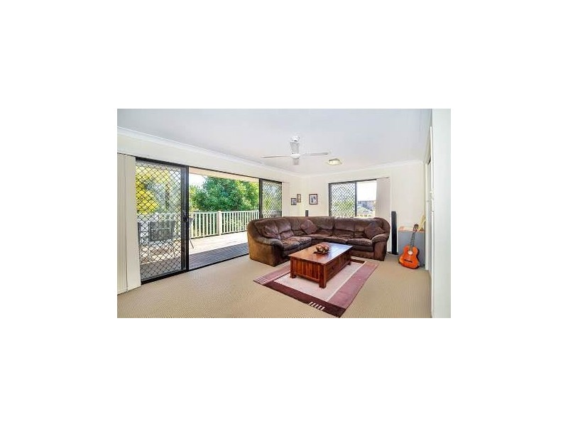 14 Hillview Parade, Ashmore QLD 4214