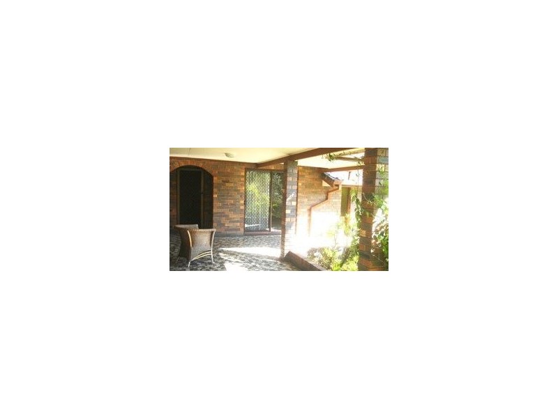 4 Binalong Drive, Ashmore QLD 4214
