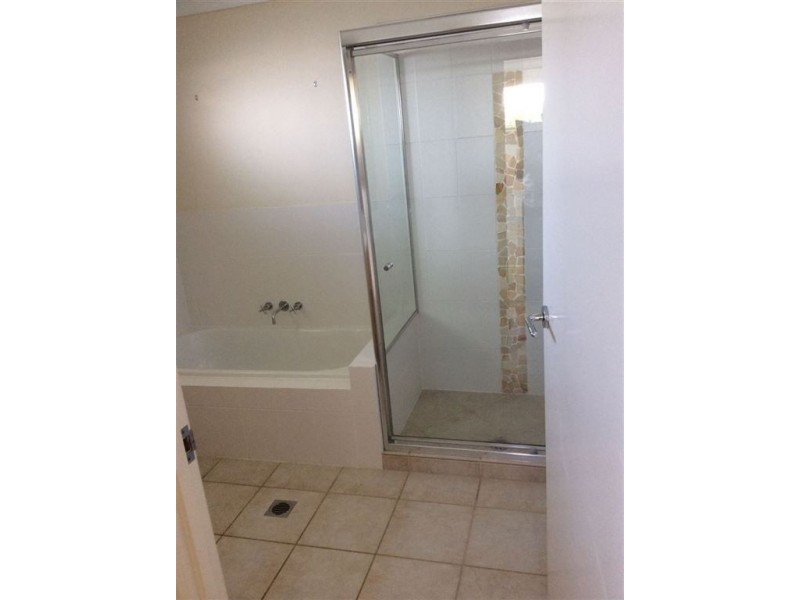 2/83 Corunna Crescent, Ashmore QLD 4214