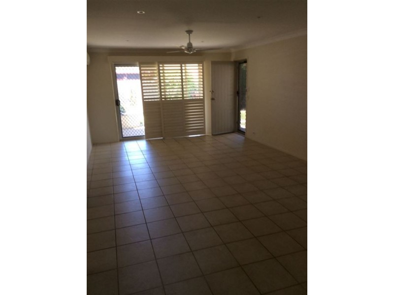 2/83 Corunna Crescent, Ashmore QLD 4214