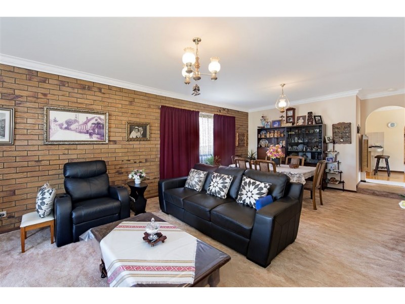 12 Alamau Street, Benowa QLD 4217