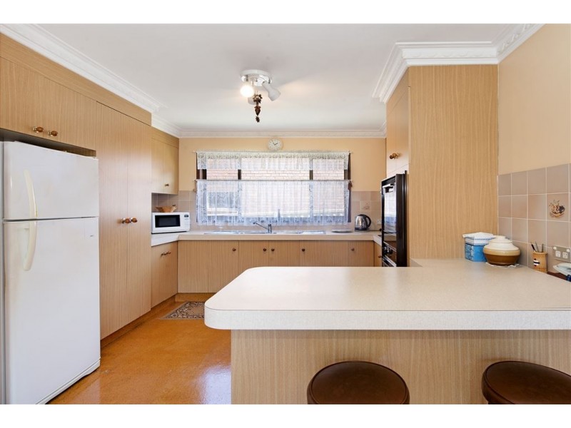 12 Alamau Street, Benowa QLD 4217