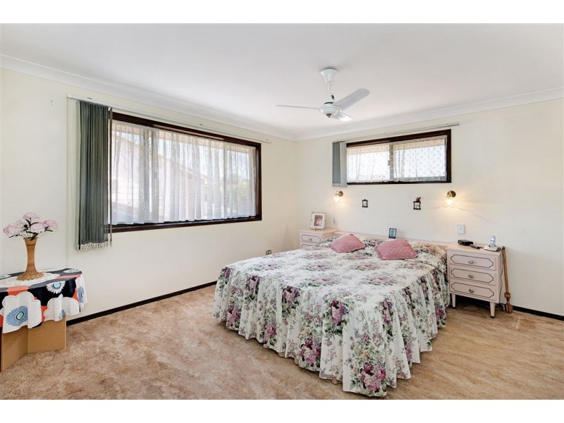 12 Alamau Street, Benowa QLD 4217