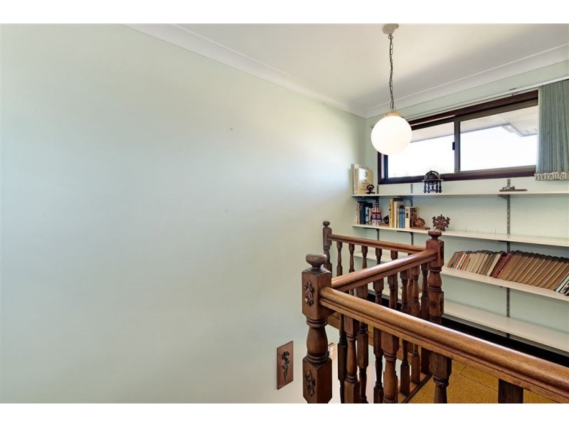 12 Alamau Street, Benowa QLD 4217