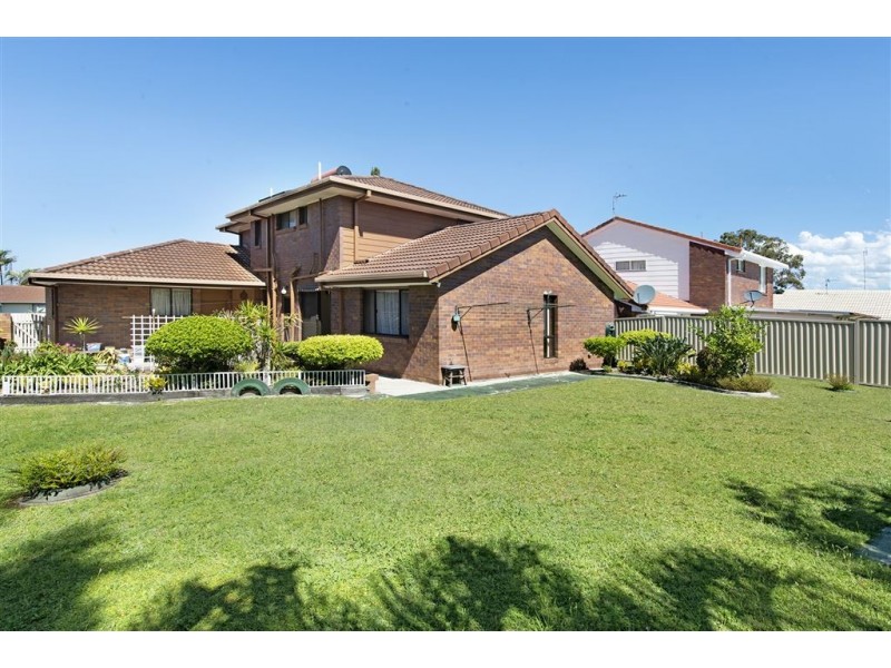 12 Alamau Street, Benowa QLD 4217