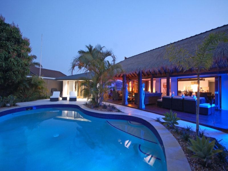 5 Cheviot Close, Benowa QLD 4217