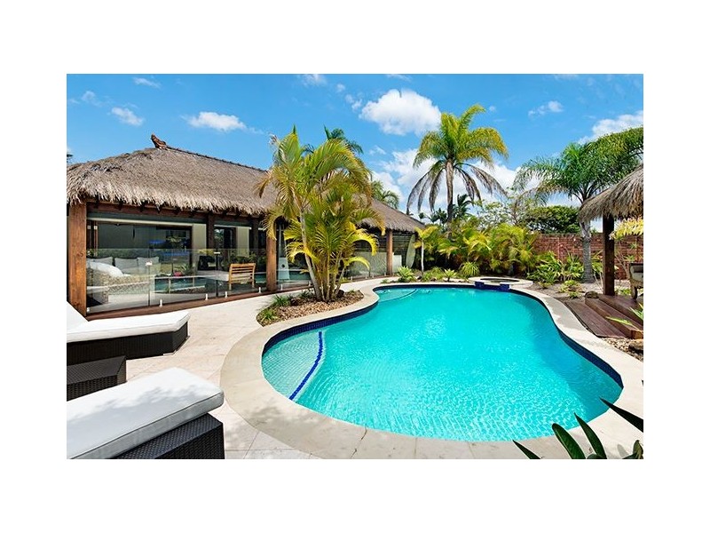 5 Cheviot Close, Benowa QLD 4217