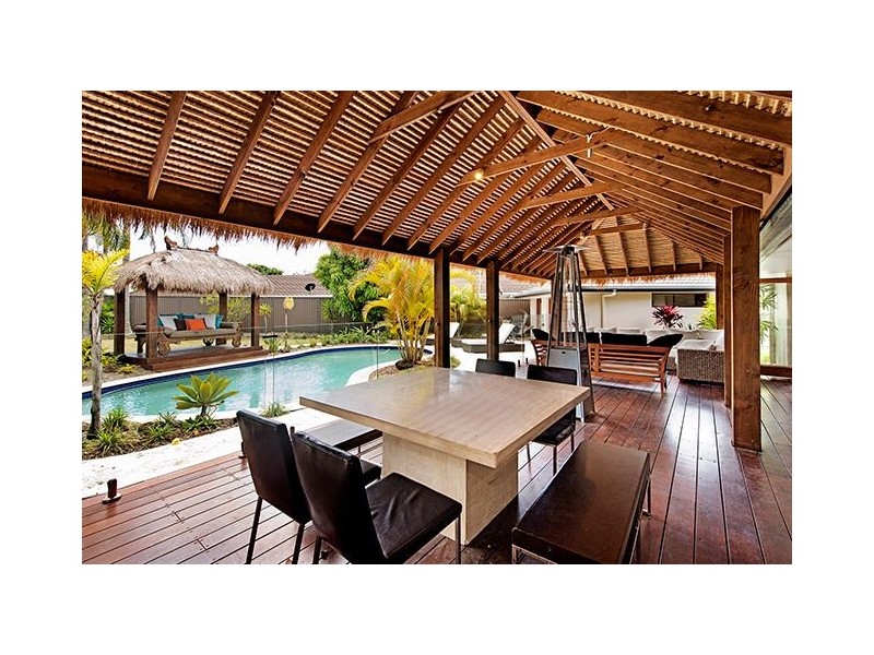 5 Cheviot Close, Benowa QLD 4217