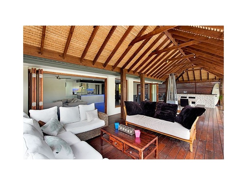 5 Cheviot Close, Benowa QLD 4217