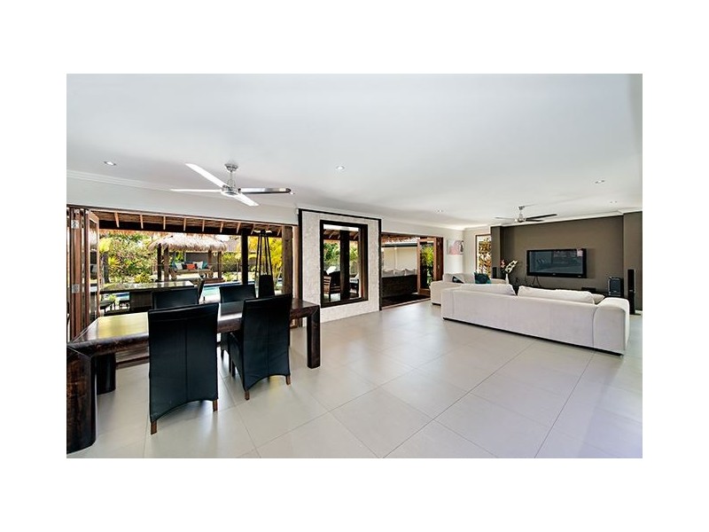 5 Cheviot Close, Benowa QLD 4217