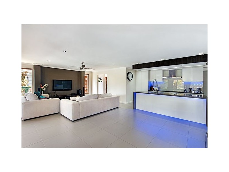 5 Cheviot Close, Benowa QLD 4217