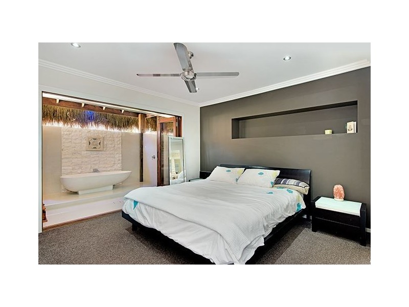 5 Cheviot Close, Benowa QLD 4217