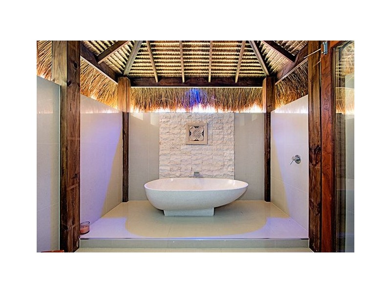 5 Cheviot Close, Benowa QLD 4217