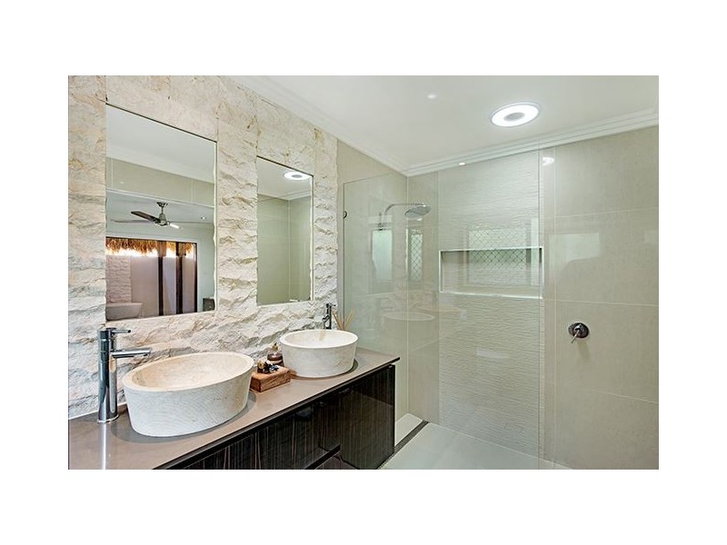 5 Cheviot Close, Benowa QLD 4217