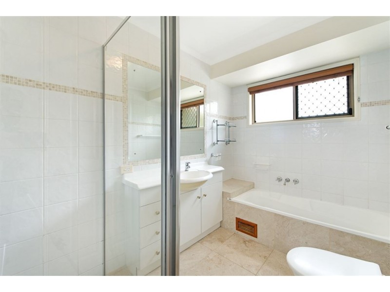 9 Grimsdyke Court, Molendinar QLD 4214