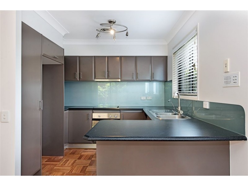 6 Waverley Street, Southport QLD 4215