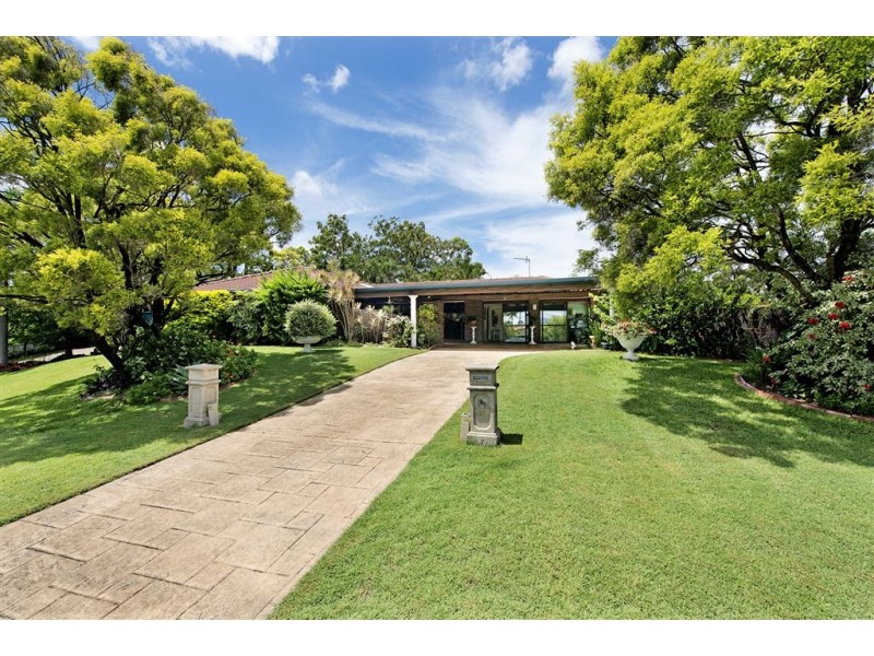 27 Canterbury Chase, Ashmore QLD 4214