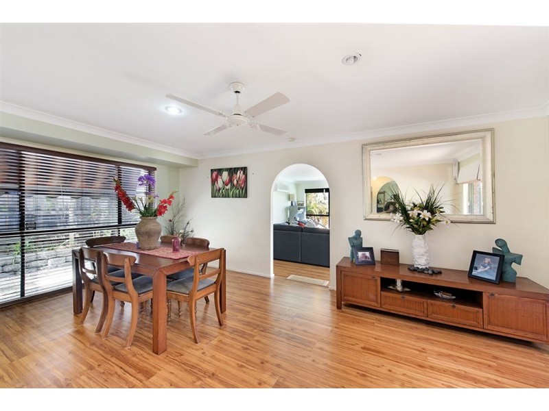 27 Canterbury Chase, Ashmore QLD 4214