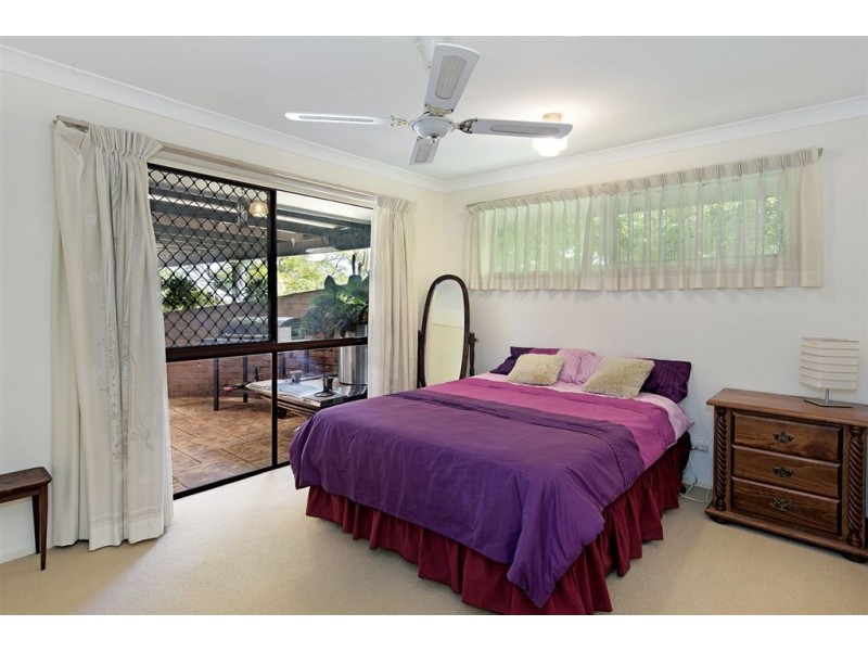 27 Canterbury Chase, Ashmore QLD 4214