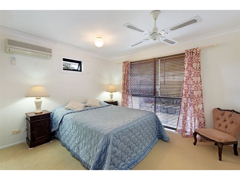 27 Canterbury Chase, Ashmore QLD 4214