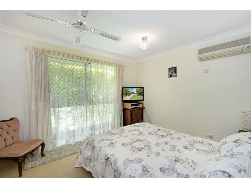 27 Canterbury Chase, Ashmore QLD 4214