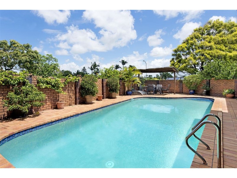 27 Canterbury Chase, Ashmore QLD 4214