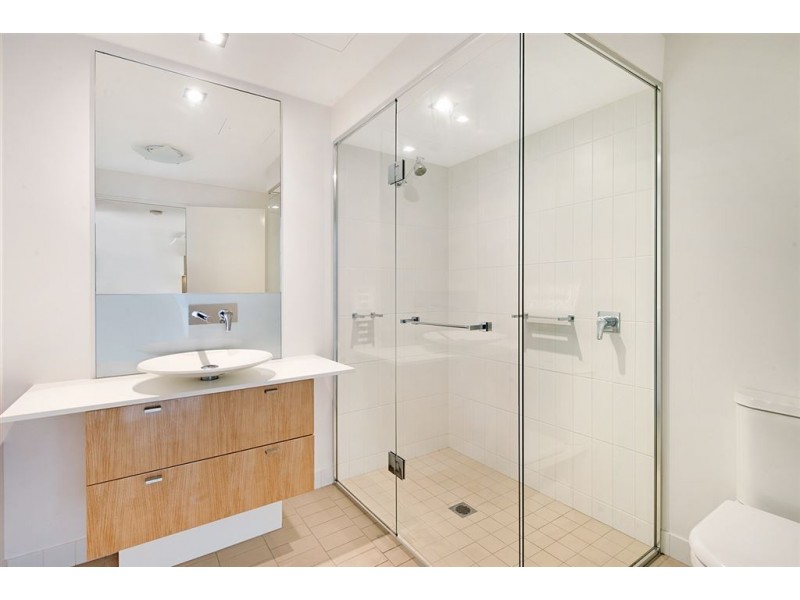 29202/2 Ephraim Island, Paradise Point QLD 4216