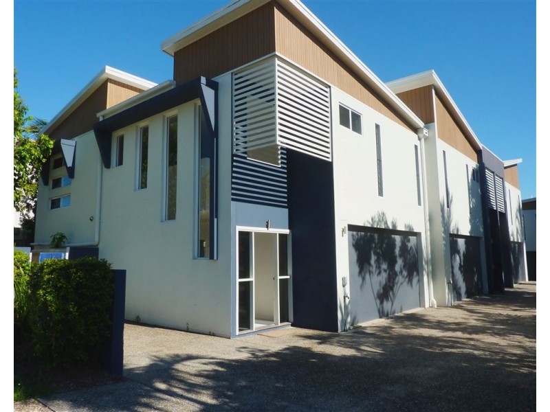 1/127 Pohlman Street, Southport QLD 4215