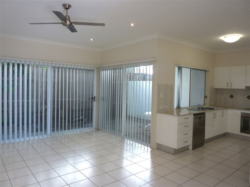 1/127 Pohlman Street, Southport QLD 4215