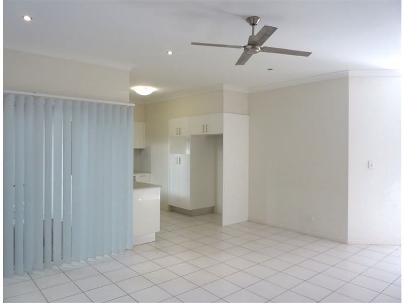 1/127 Pohlman Street, Southport QLD 4215