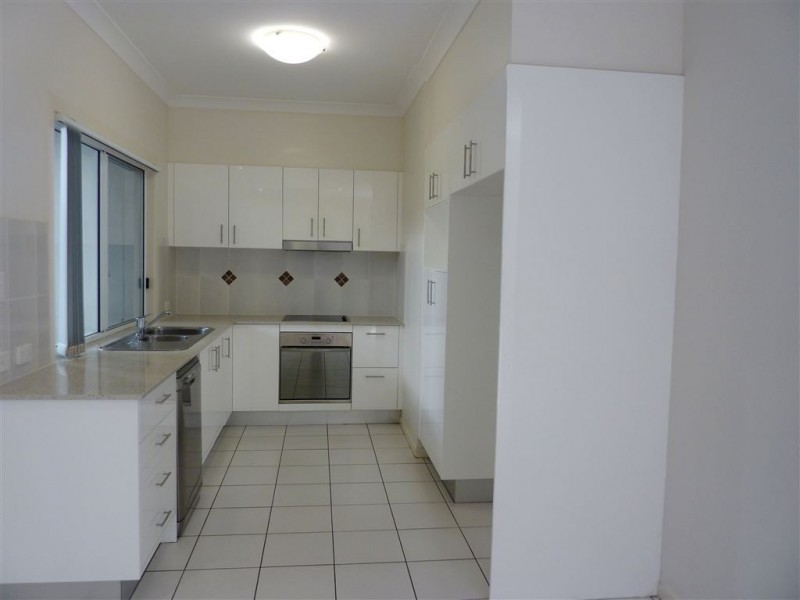 1/127 Pohlman Street, Southport QLD 4215