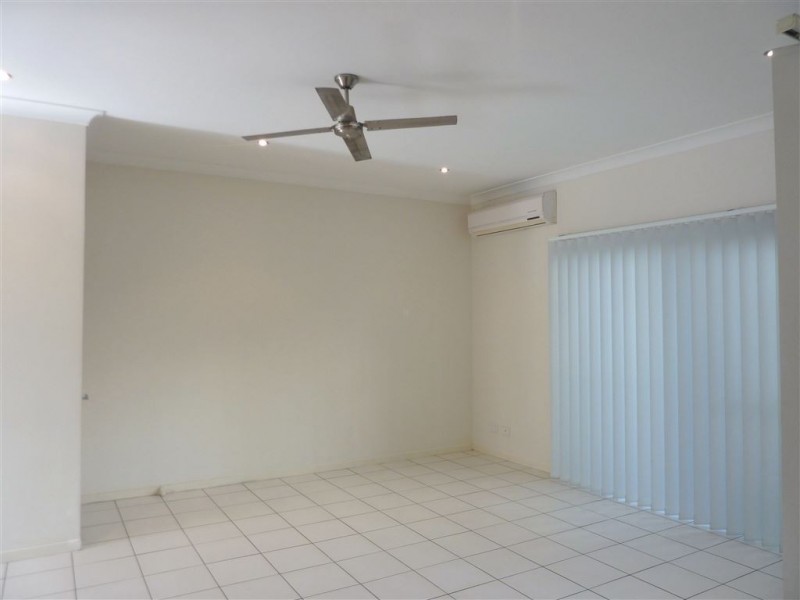 1/127 Pohlman Street, Southport QLD 4215