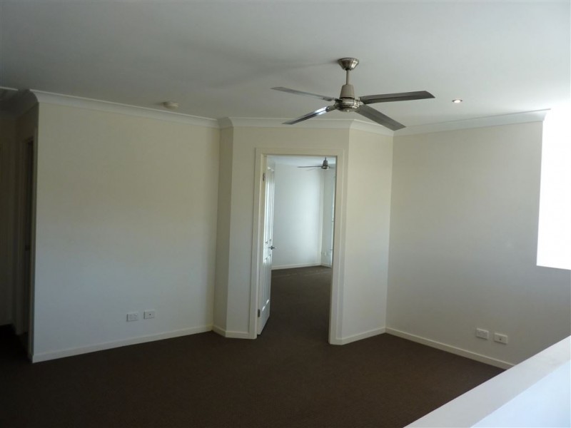 1/127 Pohlman Street, Southport QLD 4215