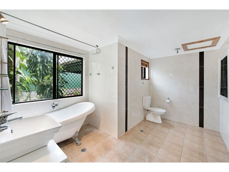 17 Lillian Crescent, Ashmore QLD 4214