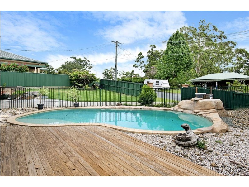 17 Lillian Crescent, Ashmore QLD 4214