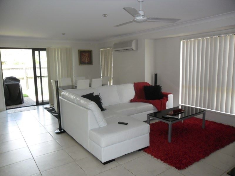 2/6 Moss Terrace, Pimpama QLD 4209