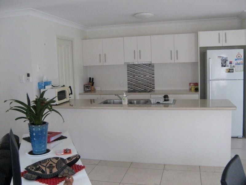 2/6 Moss Terrace, Pimpama QLD 4209