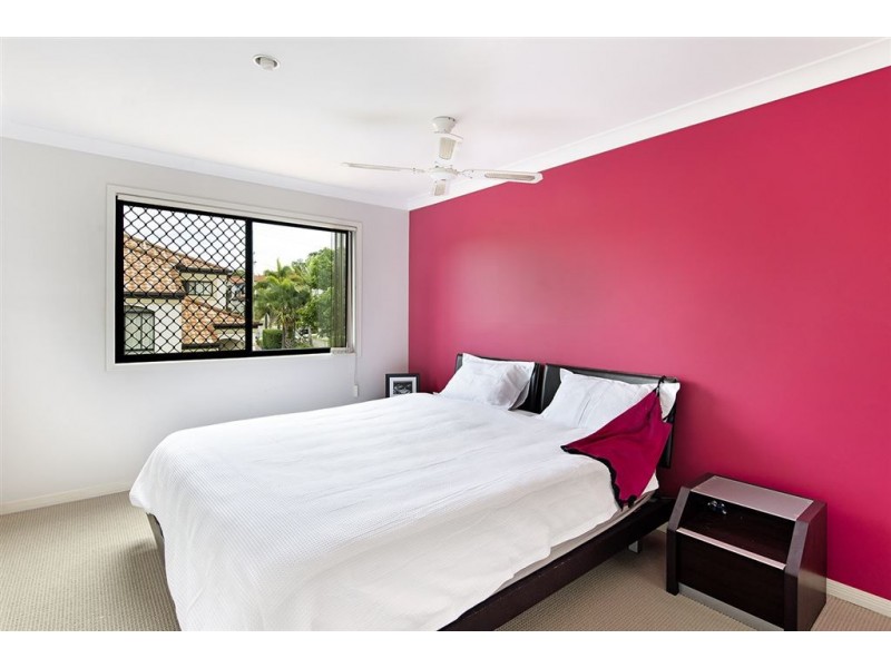 3/123 Pohlman Street, Southport QLD 4215