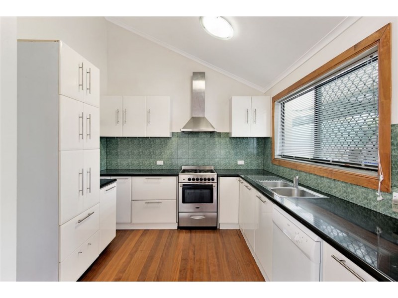 17 Lillian Crescent, Ashmore QLD 4214