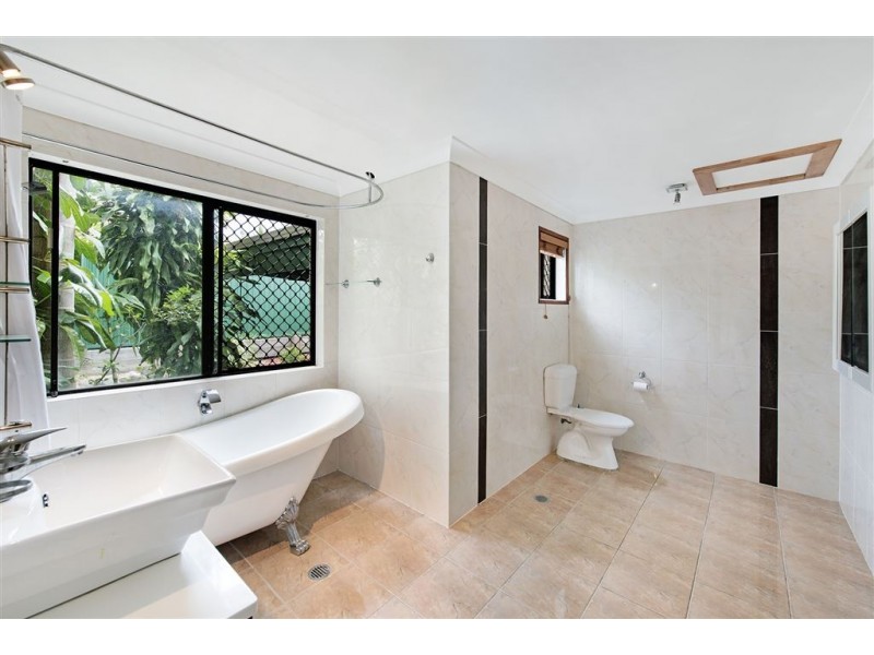 17 Lillian Crescent, Ashmore QLD 4214