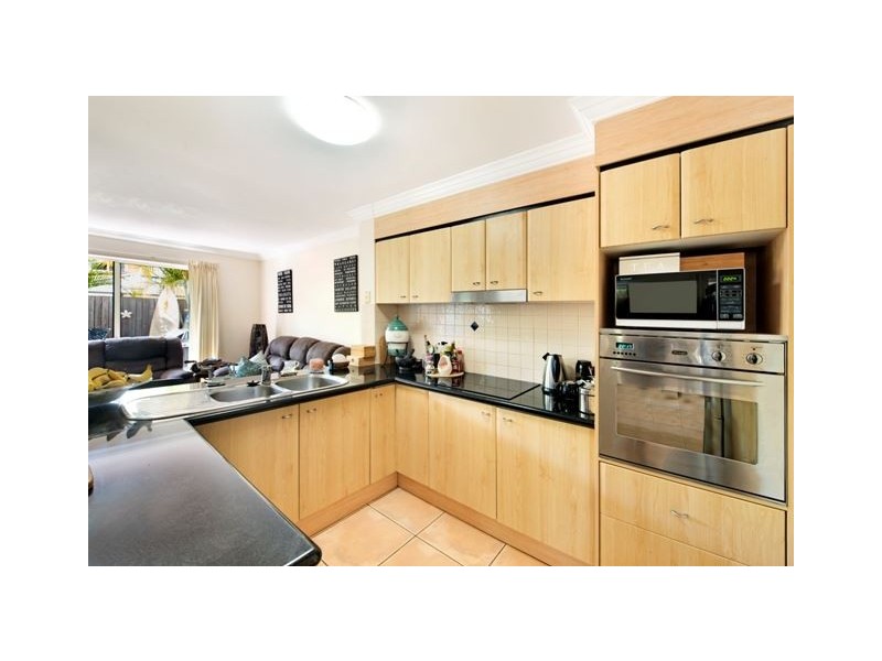 8/82-86 Limetree Parade, Runaway Bay QLD 4216