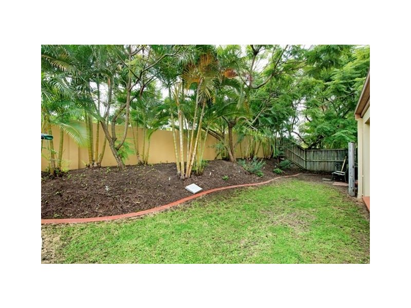 8/82-86 Limetree Parade, Runaway Bay QLD 4216