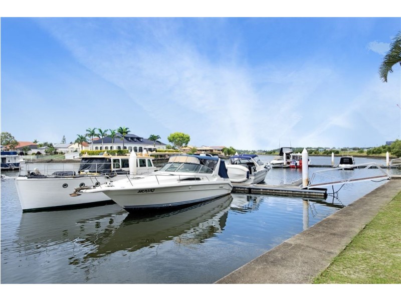 8/82-86 Limetree Parade, Runaway Bay QLD 4216