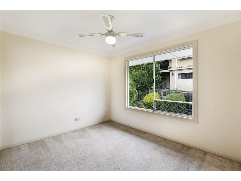 1/143 Cotlew Street, Ashmore QLD 4214