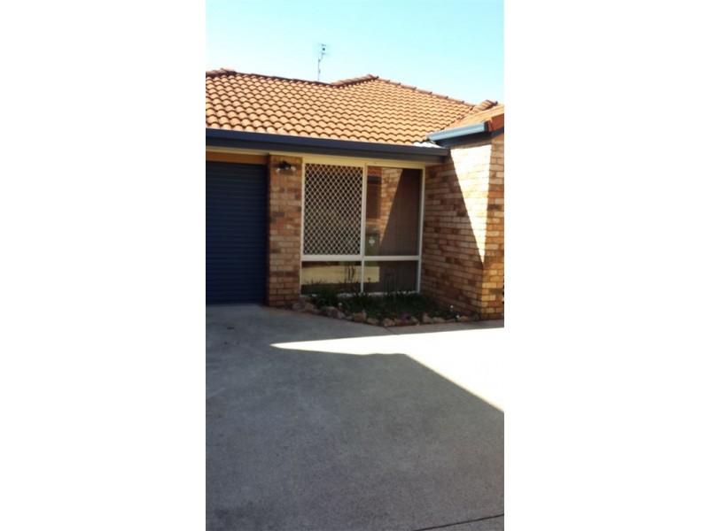 2/8 Government road, Labrador QLD 4215