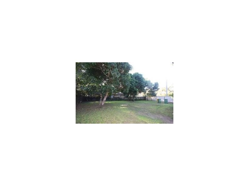 21 Lara Avenue, Southport QLD 4215